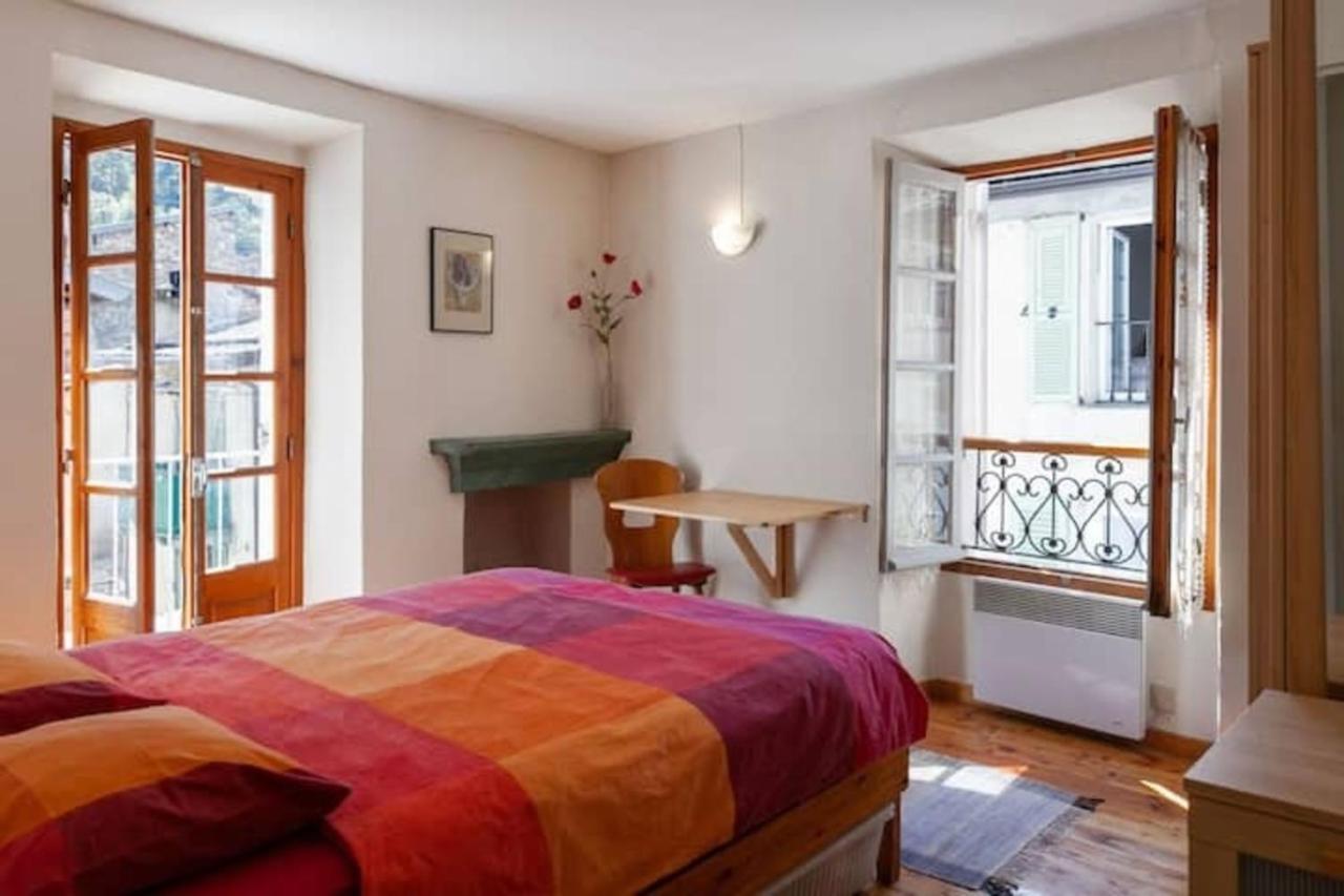 Sunny 1-Bed Apartment In Lovely Mountain Village La Brigue Екстериор снимка